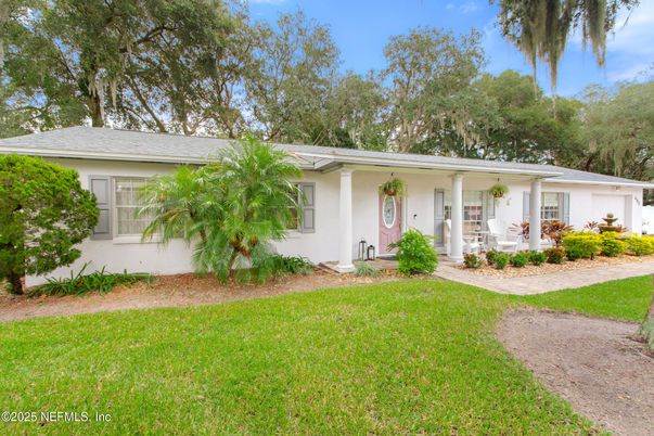 Exterior, Facade, Ranch