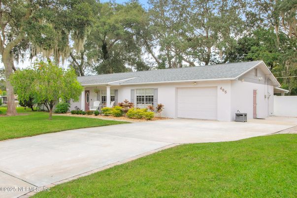 Attached, Exterior, Facade, Ranch