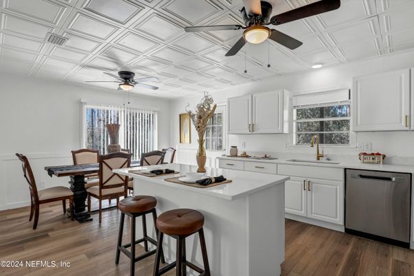 Dining room, Interior, Kitchen, Recessed Lighting, Wood Texture Flooring