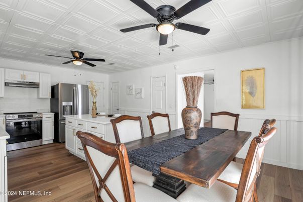 Dining room, Interior, Kitchen, Stainless Steel Appliances, Wood Texture Flooring