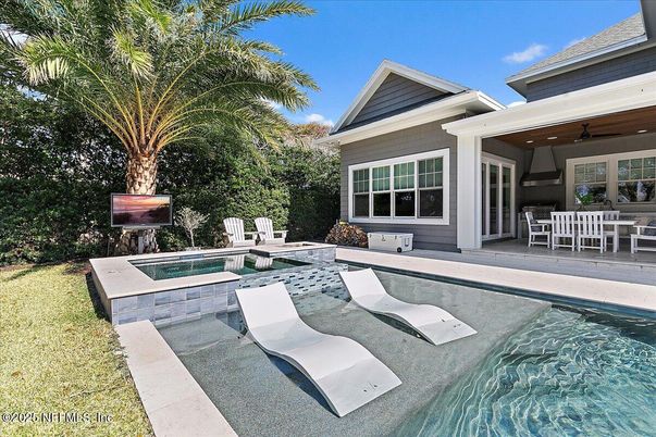 Exterior, Pool