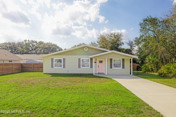 Backyard, Exterior, Facade, Ranch