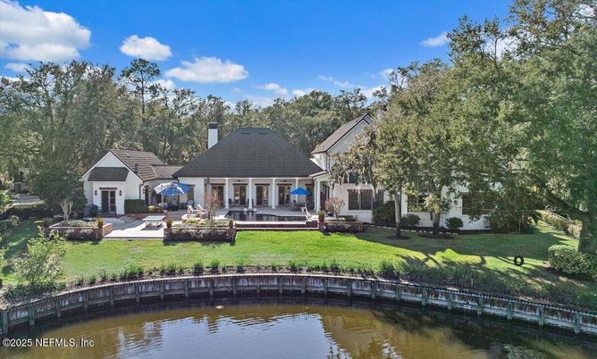 Exterior, Lake