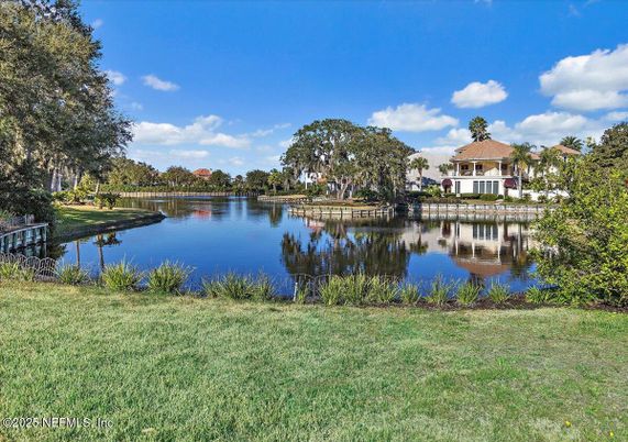 Exterior, Lake