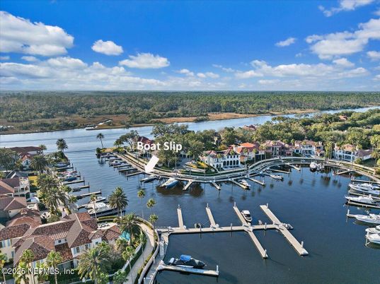 Exterior, Lake