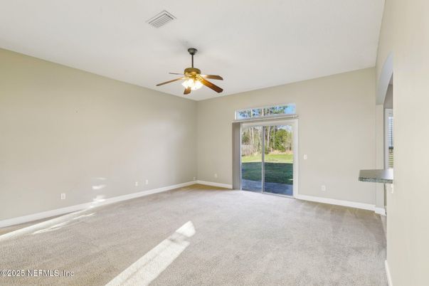 Empty room, Interior