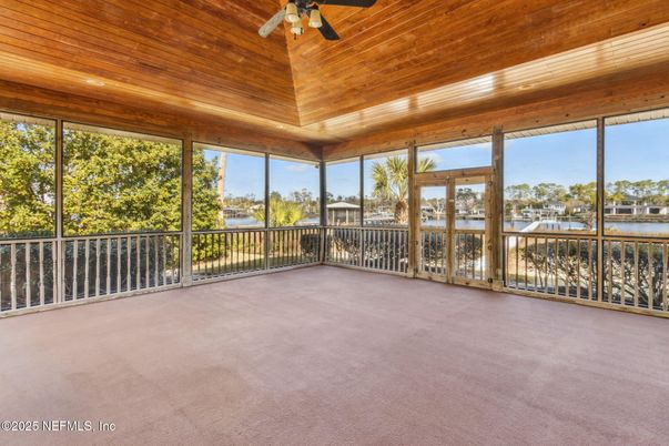 Empty room, Interior, Sun Room, Water, Wooden Ceilings
