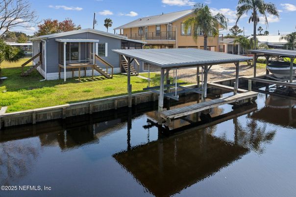Exterior, Lake