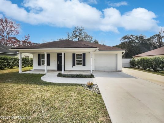 Attached, Exterior, Facade, Ranch