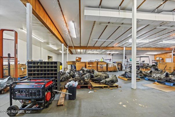 Garage, Interior