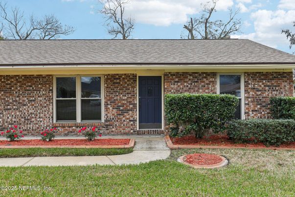 Exterior, Facade, Brick Facade, Ranch