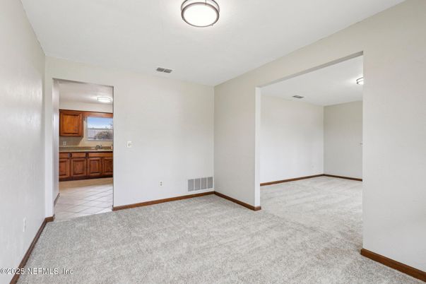 Empty room, Interior