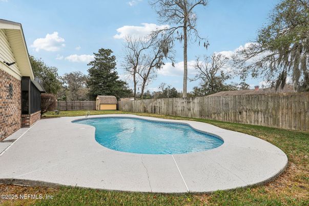 Exterior, Pool