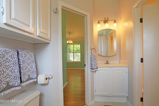 Bathroom, Interior, Pendant Lights, Wood Texture Flooring