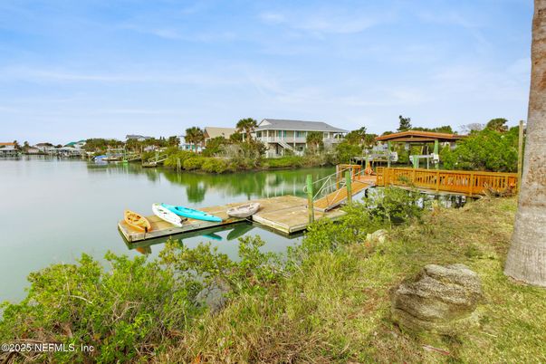 Exterior, Lake