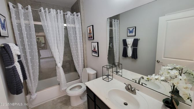 Bathroom, Dual Sink Vanities, Interior