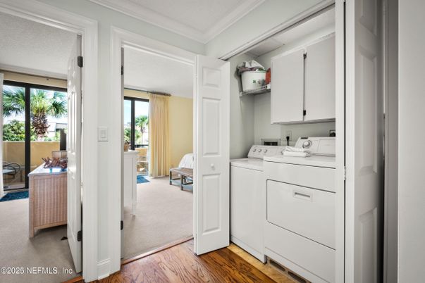 Interior, Utility Closets, Washer, Wood Texture Flooring