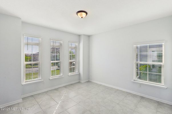 Empty room, Interior