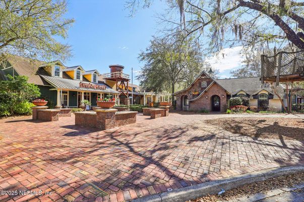 Backyard, Exterior, Facade, Brick Facade, Log Home