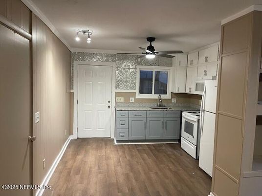 Interior, Kitchen, Wood Texture Flooring