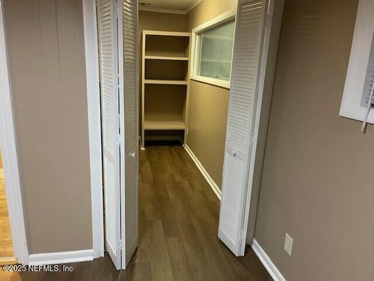 Interior, Walk-in Closets, Wood Texture Flooring