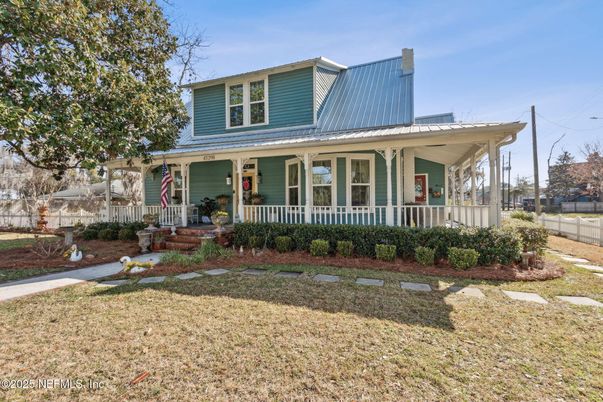 Exterior, Facade, American Foursquare
