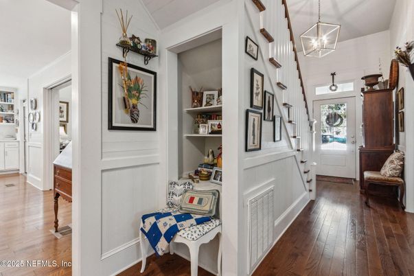 Interior, Pendant Lights, Wood Texture Flooring