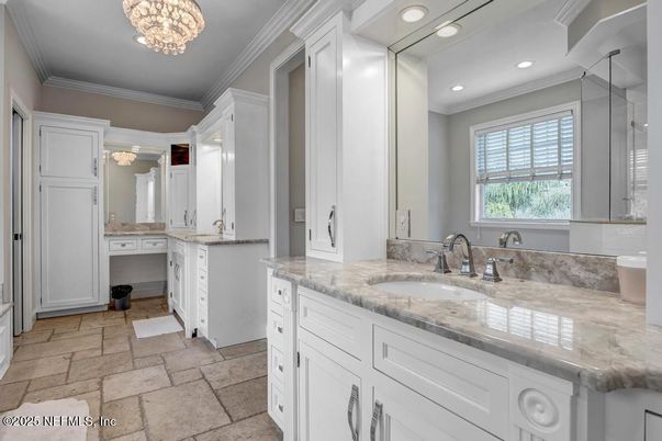 Bathroom, Dual Sink Vanities, Interior, Recessed Lighting