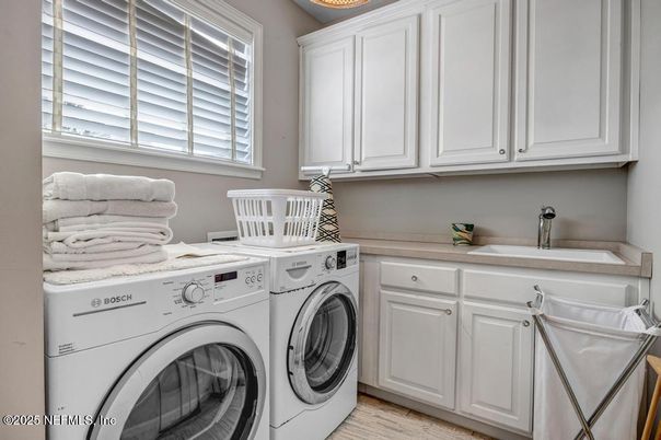 Interior, Washer, Wood Texture Flooring