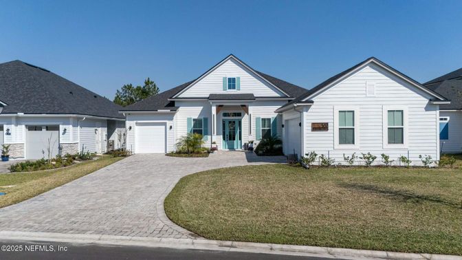 Attached, Exterior, Facade, Farmhouse