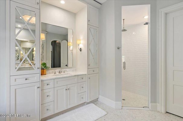 Bathroom, Dual Sink Vanities, Interior, Recessed Lighting