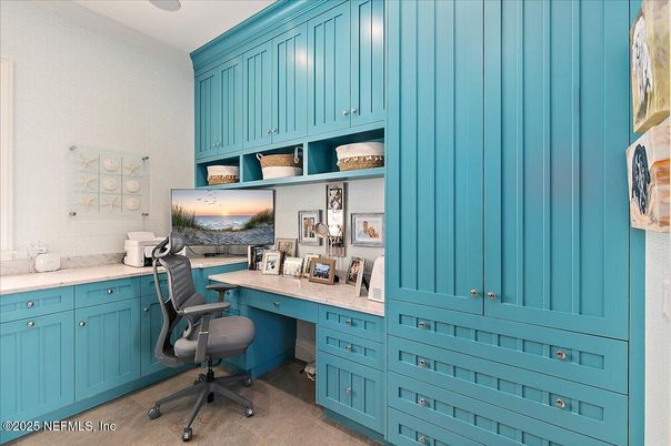 Home Office, Interior