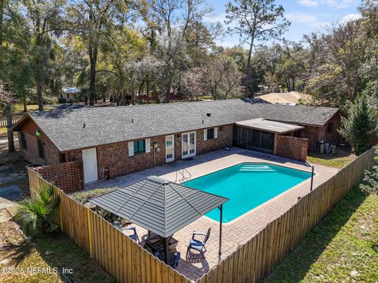 Exterior, Pool
