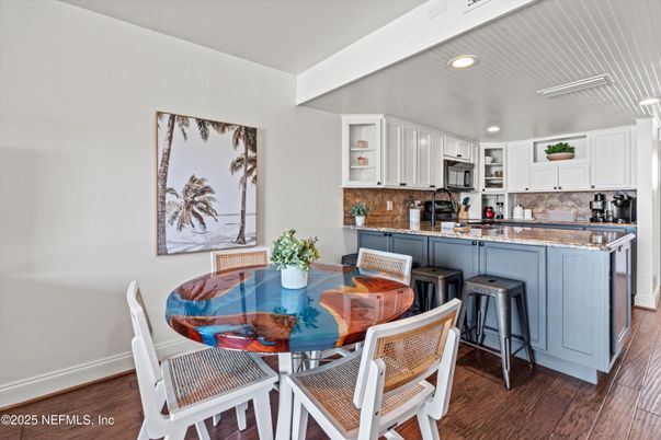 Dining room, Interior, Kitchen, Recessed Lighting, Wood Texture Flooring