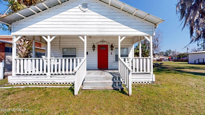 Exterior, Facade, None