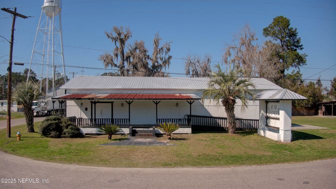 Exterior, Facade, None