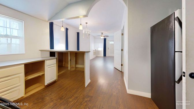 Interior, Pendant Lights, Wood Texture Flooring
