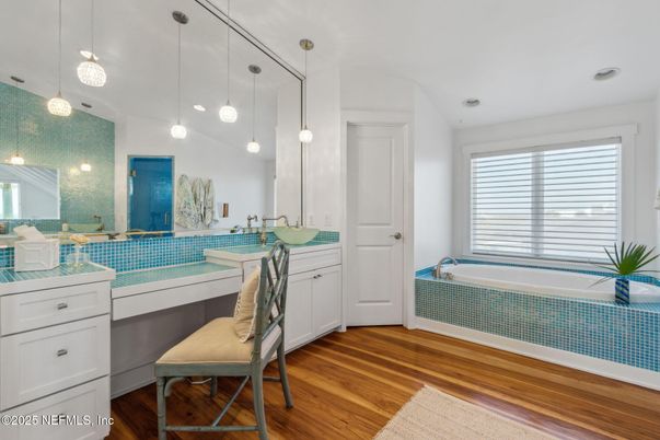 Bathroom, Interior, Pendant Lights, Recessed Lighting, Wood Texture Flooring