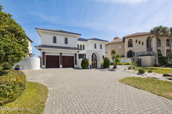 Attached, Exterior, Facade, Mediterranean