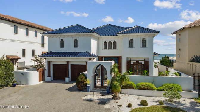 Attached, Exterior, Facade, Mediterranean