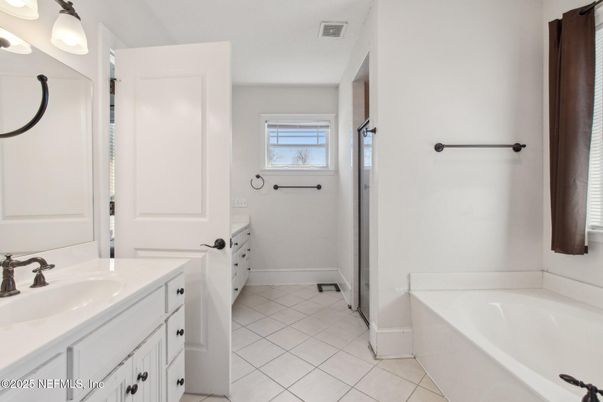 Bathroom, Dual Sink Vanities, Interior