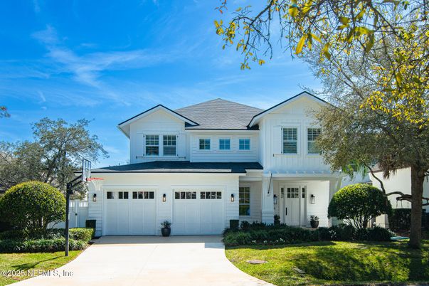 Attached, Exterior, Facade, Farmhouse