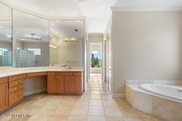 Bathroom, Dual Sink Vanities, Interior, Recessed Lighting