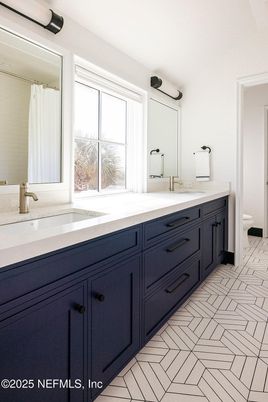 Bathroom, Dual Sink Vanities, Interior