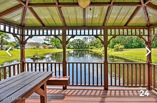 Exterior, Lake