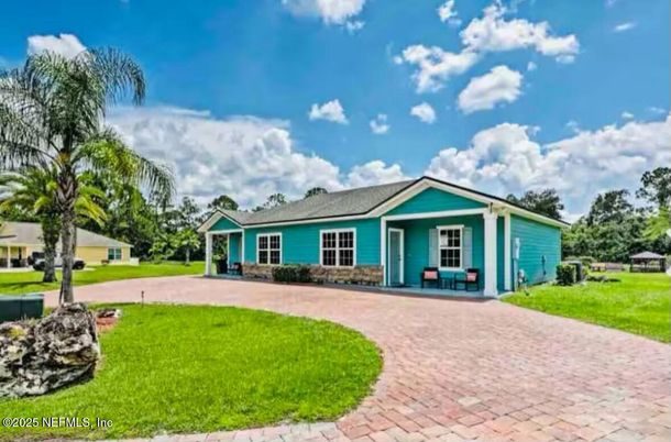 Backyard, Exterior, Facade, Ranch