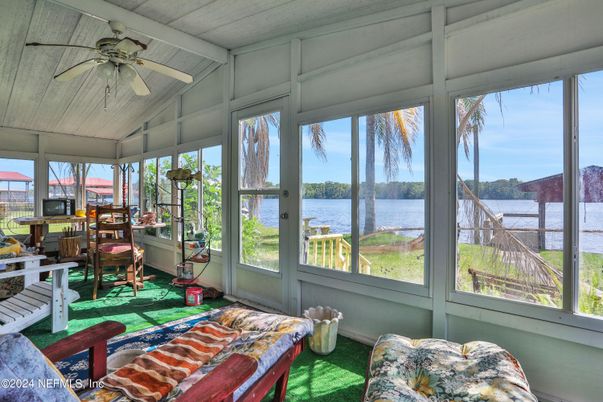 Interior, Sun Room, Water