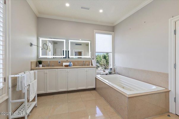 Bathroom, Dual Sink Vanities, Interior, Recessed Lighting