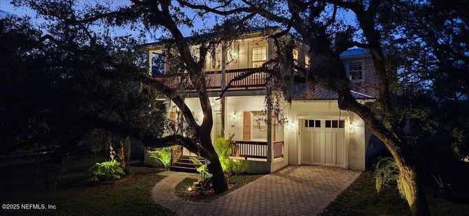 Attached, Exterior, Facade, Mediterranean