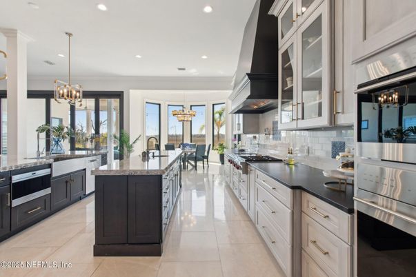 Chandelier, Dining room, Interior, Kitchen, Pendant Lights, Recessed Lighting, Stainless Steel Appliances